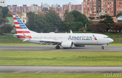 Boeing 737 MAX 8 de American Airlines (N342SX), operando el primer vuelo entre Miami y Bogotá.