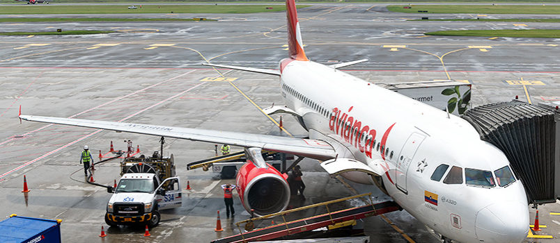 Airbus A320 de Avianca en el muelle internacional del Aeropuerto El Dorado de Bogotá.