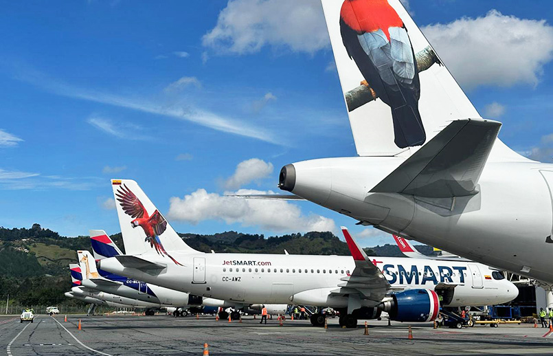 Flota de aviones Airbus A320neo de JetSmart en el Aeropuerto José María Córdova de Medellín.