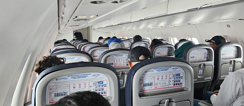 Cabina del ATR 72-600 en el vuelo inaugural de Satena entre Bogotá y Villavicencio.