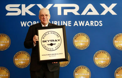 Theo Panagiotoulias recibe premio a Skytrax a "Mejor Alianza de Aerolíneas del Mundo en 2024".