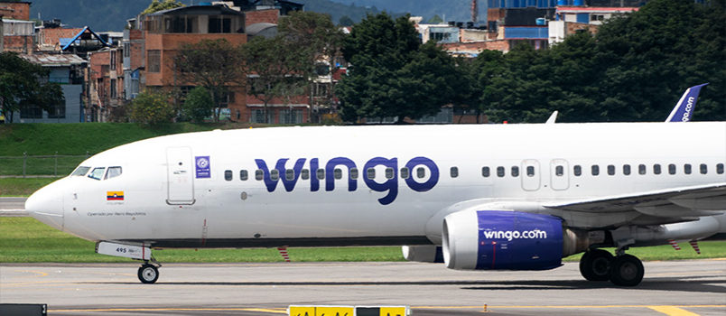 Rodaje de un Boeing 737-800 de Wingo en el Aeropuerto Internacional El Dorado de Bogotá.