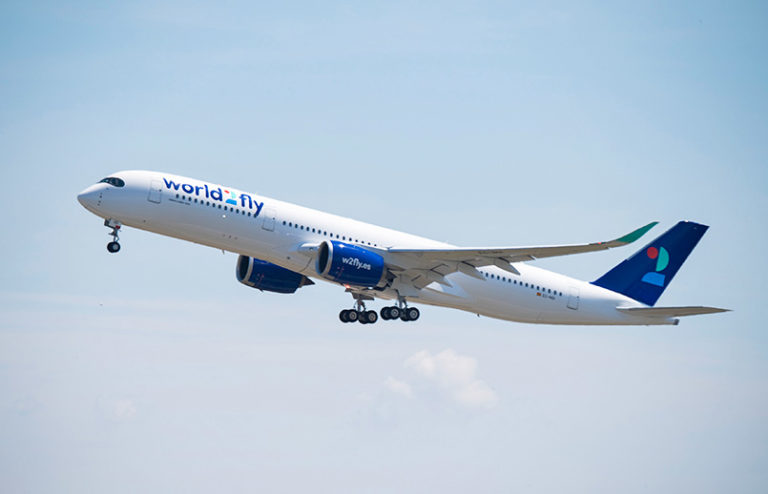 Despegue de un Airbus A350-900 de world2fly.