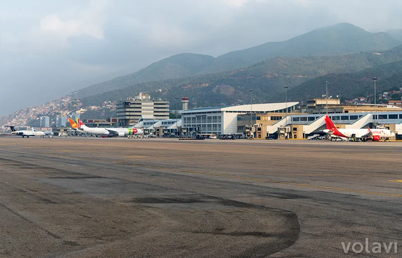 Plataforma del Aeropuerto Internacional Simón Bolívar de Maiquetía que sirve a Caracas. Plataforma del Aeropuerto Internacional Simón Bolívar de Maiquetía que sirve a Caracas.