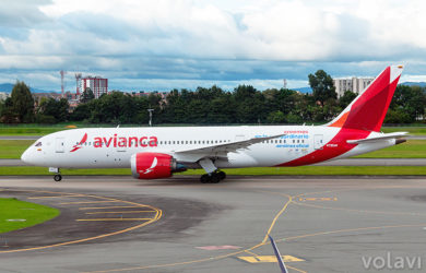 Boeing 787-8 de Avianca, en Bogotá, con esquema conmemorativo a los Juegos Olímpicos 2024.