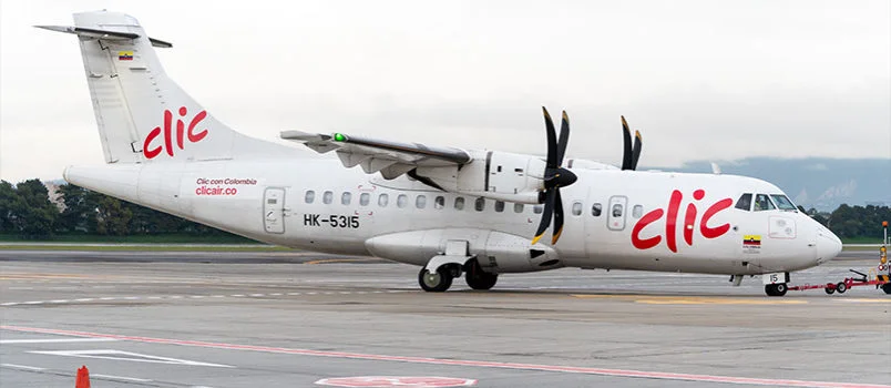 ATR 42-600 de Clic Air llegando al Terminal 2 (Puente Aéreo), del Aeropuerto El Dorado de Bogotá.