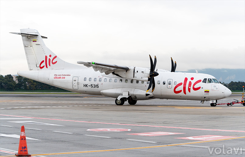 ATR 42-600 de Clic Air llegando al Terminal 2 (Puente Aéreo), del Aeropuerto El Dorado de Bogotá.