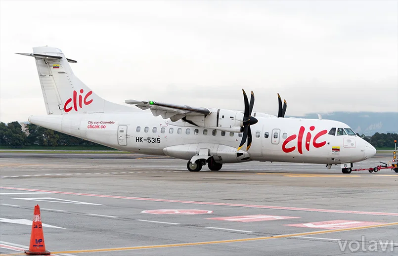 ATR 42-600 de Clic Air llegando al Terminal 2 (Puente Aéreo), del Aeropuerto El Dorado de Bogotá. ATR 42-600 de Clic Air llegando al Terminal 2 (Puente Aéreo), del Aeropuerto El Dorado de Bogotá.