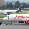 Airbus A320 de Avianca y LATAM Airlines en el Aeropuerto El Dorado de Bogotá.