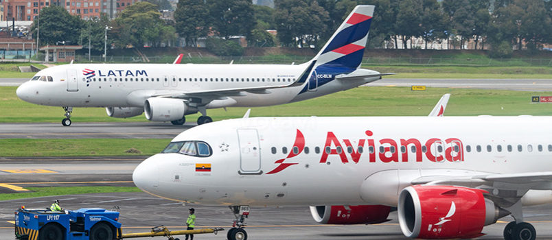 Airbus A320 de Avianca y LATAM Airlines en el Aeropuerto El Dorado de Bogotá.