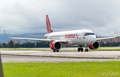 Airbus A320neo de Avianca en rodaje en el Aeropuerto El Dorado de Bogotá.