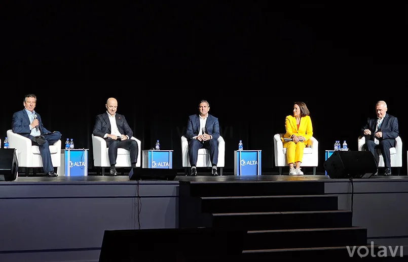 Actores de la industria aérea explican el potencial de Latinoamérica y el Caribe durante el ALTA Leaders Forum 2024. Actores de la industria aérea explican el potencial de Latinoamérica y el Caribe durante el ALTA Leaders Forum 2024.