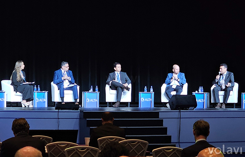 Panel sobre el rol de la aviación para el desarrollo socioeconómico de Latinoamérica.