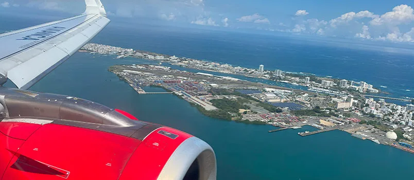 Airbus A320 de Avianca sobrevolando Puerto Rico.