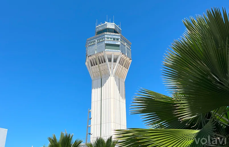 Torre de control Aeropuerto Internacional Luis Muñoz Marín, San Juan – Puerto Rico. Torre de control Aeropuerto Internacional Luis Muñoz Marín, San Juan – Puerto Rico.