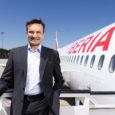 Marco Sansavini, CEO de Iberia junto al Airbus A321XLR.