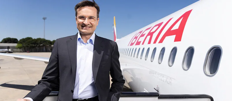 Marco Sansavini, CEO de Iberia junto al Airbus A321XLR.