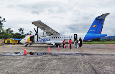 ATR 42 de Satena en el Aeropuerto Reyes Murillo de Nuquí, Chochó.