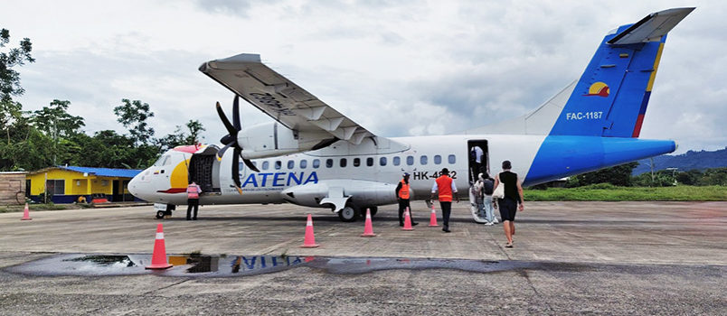 ATR 42 de Satena en el Aeropuerto Reyes Murillo de Nuquí, Chochó.