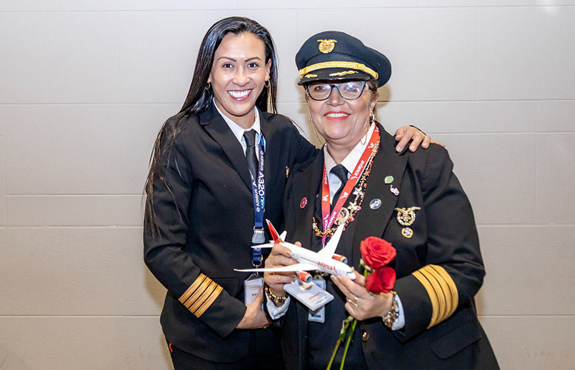 Maribel Porras se jubila de Avianca tras 45 años de carrera como piloto. Maribel Porras se jubila de Avianca tras 45 años de carrera como piloto.