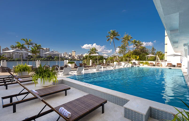 Piscina del Hilton Garden Inn San Juan Condado – Créditos: Discover Puerto Rico.