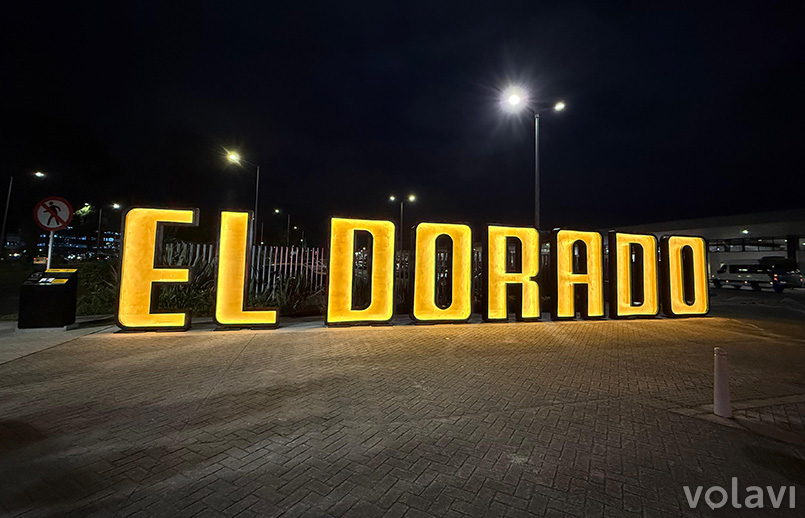 Emblemático aviso de "El Dorado" ya restaurado en la Terminal 2 del aeropuerto. Emblemático aviso de "El Dorado" ya restaurado en la Terminal 2 del aeropuerto.