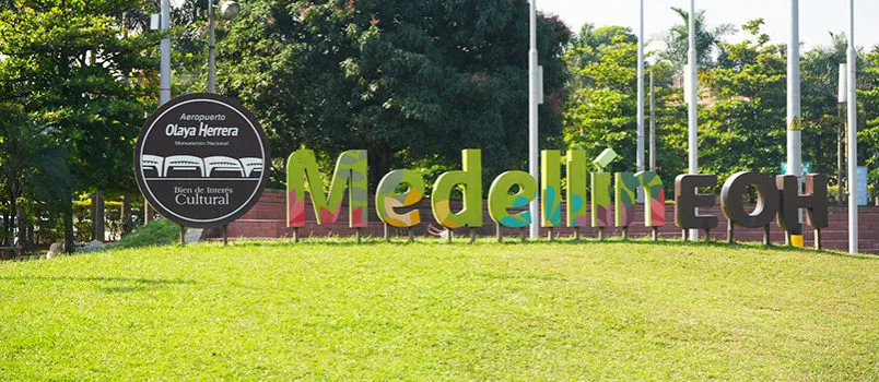 Rotonda del Aeropuerto Enrique Olaya Herrera de Medellín.