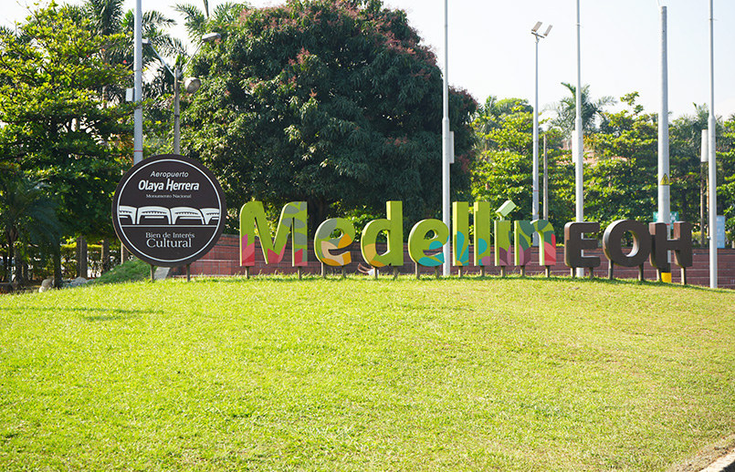 Rotonda del Aeropuerto Enrique Olaya Herrera de Medellín.
