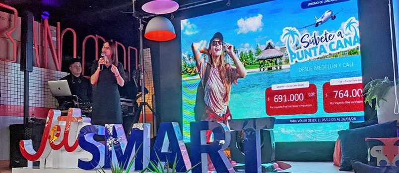 Carolina Ruiz, gerente de ventas de JetSmart para Colombia anuncia el lanzamiento de Punta Cana.