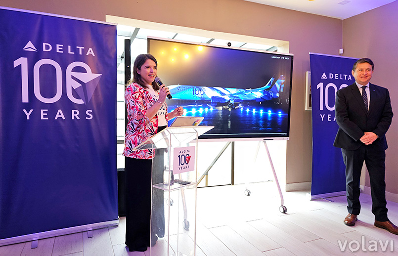 Soledad Lago y Ricardo Garnica en la celebración en Colombia de los 100 años de Delta Air Lines.