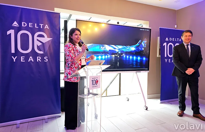 Soledad Lago y Ricardo Garnica en la celebración en Colombia de los 100 años de Delta Air Lines.