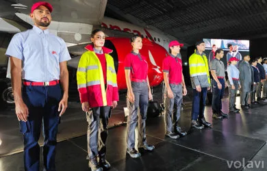 Nuevos uniformes de Avianca para el equipo de mantenimiento.
