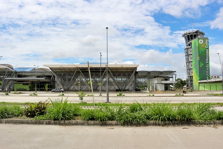 Vista exterior del Aeropuerto Internacional Alfredo Vásquez Cobo de Leticia, Amazonas.
