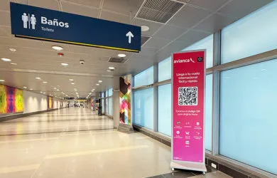 Señalización de Avianca para orientación de viajeros en el Aeropuerto El Dorado de Bogotá.