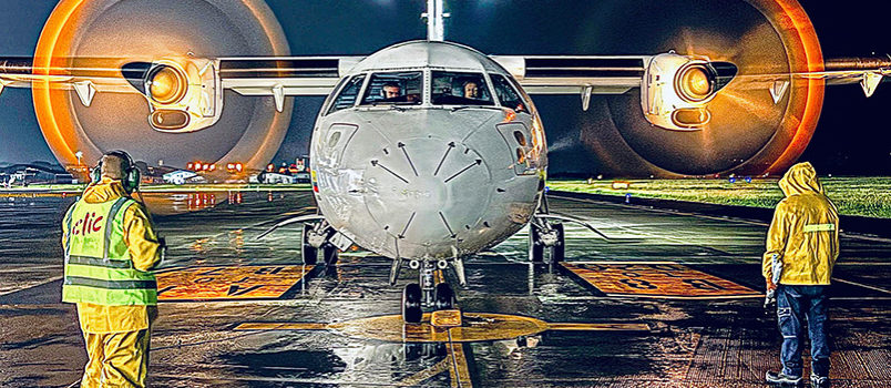 ATR 42-600 de Clic Air en operación nocturna.