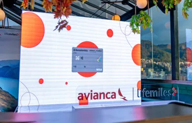 Presentación de la nueva tarjeta de crédito Visa LifeMiles Signature de Bancolombia.