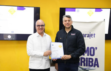 Entrega de la certificación IOSA a Arajet.