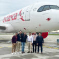 Equipo de Avianca recibe al nuevo Airbus A320neo con cabina Airspace (N906AV).