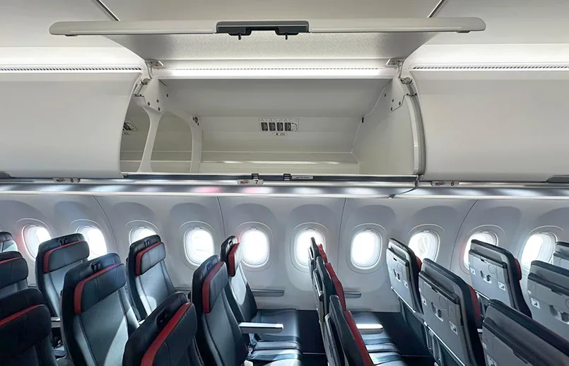 Nuevos compartimentos XL que cuentan con hasta 60% más de espacio para almacenar equipaje de mano. Nuevos compartimentos XL que cuentan con hasta 60% más de espacio para almacenar equipaje de mano.