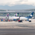 Aviones en la terminal internacional del Aeropuerto Eldorado de Bogotá (abril de 2026).