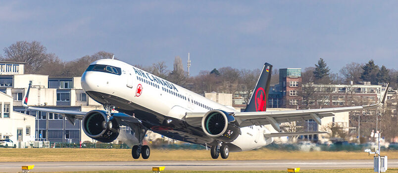 Primer Airbus A321XLR de Air Canada despegando.