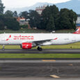 Airbus A320 de Avianca (matrícula N207FR) en rodaje en Bogotá