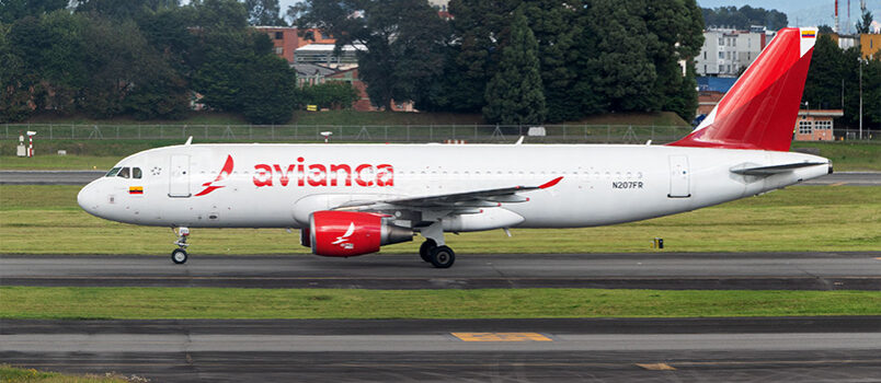 Airbus A320 de Avianca (matrícula N207FR) en rodaje en Bogotá