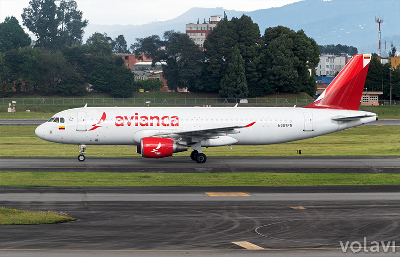 Airbus A320 de Avianca (matrícula N207FR), en rodaje en Bogotá.