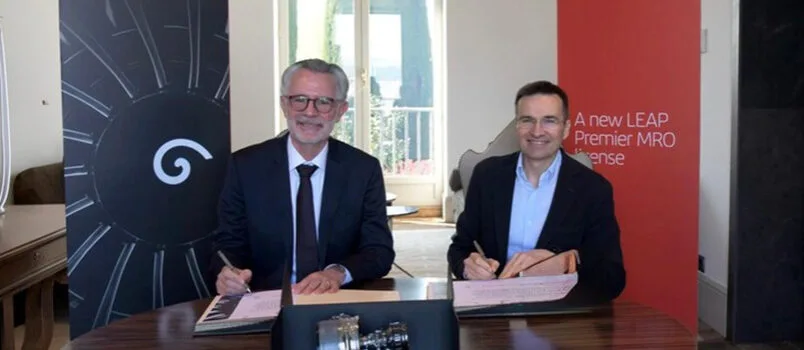 Iberia obtiene licencia de mantenimiento para motores CFM LEAP Gaël Méheust, presidente y CEO de CFM; junto a Marco Sansavini, CEO de Iberia en la firma del acuerdo.