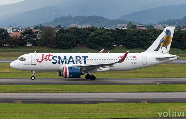 Airbus A320neo de JetSmart (matrícula CC-DIK) en el Aeropuerto Eldorado de Bogotá