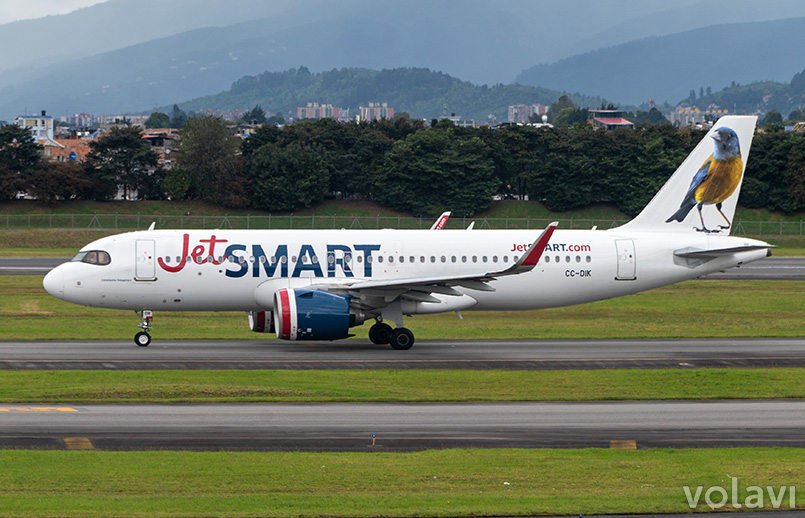 Airbus A320neo de JetSmart (matrícula CC-DIK), en el Aeropuerto Eldorado de Bogotá.