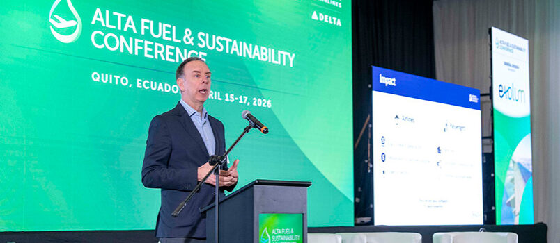 Peter Cerdá, CEO de ALTA, habla durante la conferencia de Combustible y Sostenibilidad 2026 en Quito.