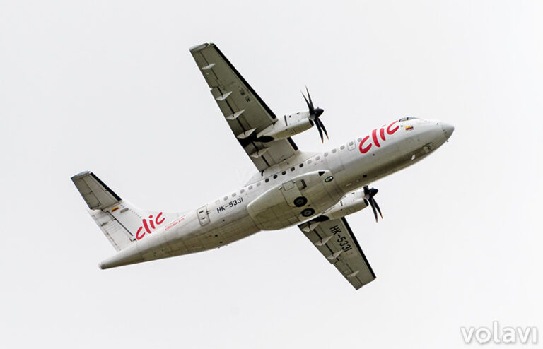 ATR 42 de Clic Air (HK-5331), despegando del Aeropuerto El Dorado de Bogotá.