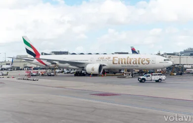 Boeing 777-300 de Emirates en el Aeropuerto Internacional de Miami antes de salir para Bogotá.